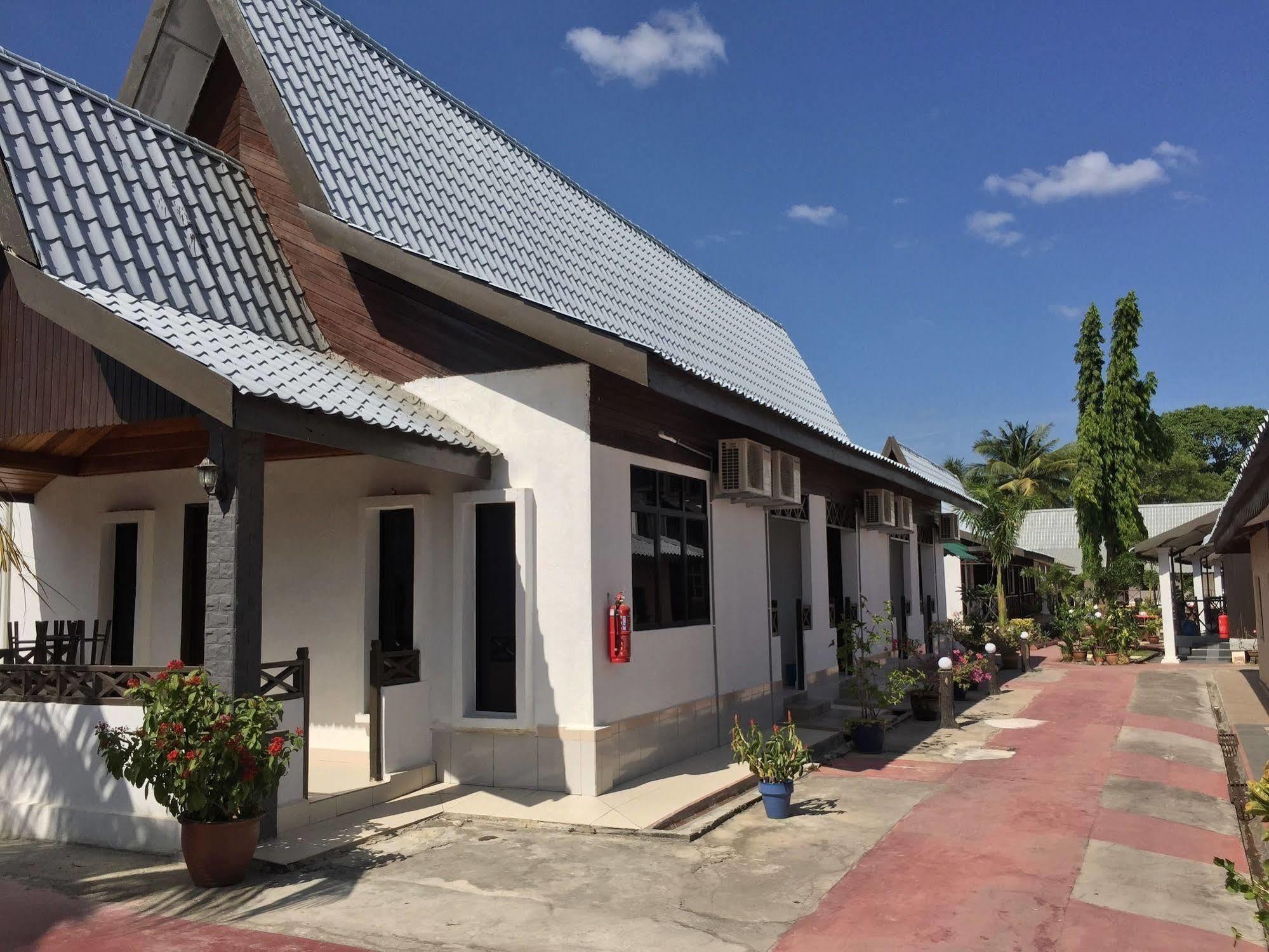 Rasa Senang Villa -Islam Guest Only Pantai Cenang  Ngoại thất bức ảnh